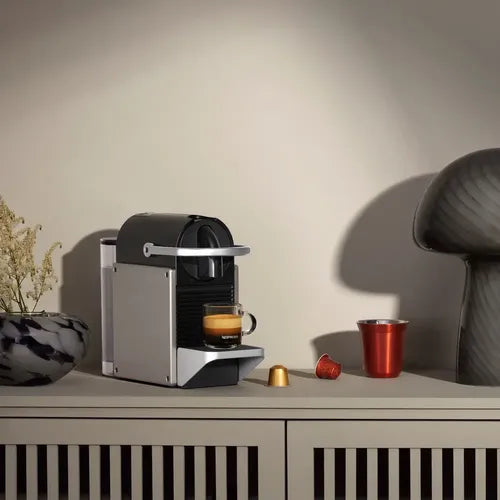 Cafetera Nespresso Pixie - Titan